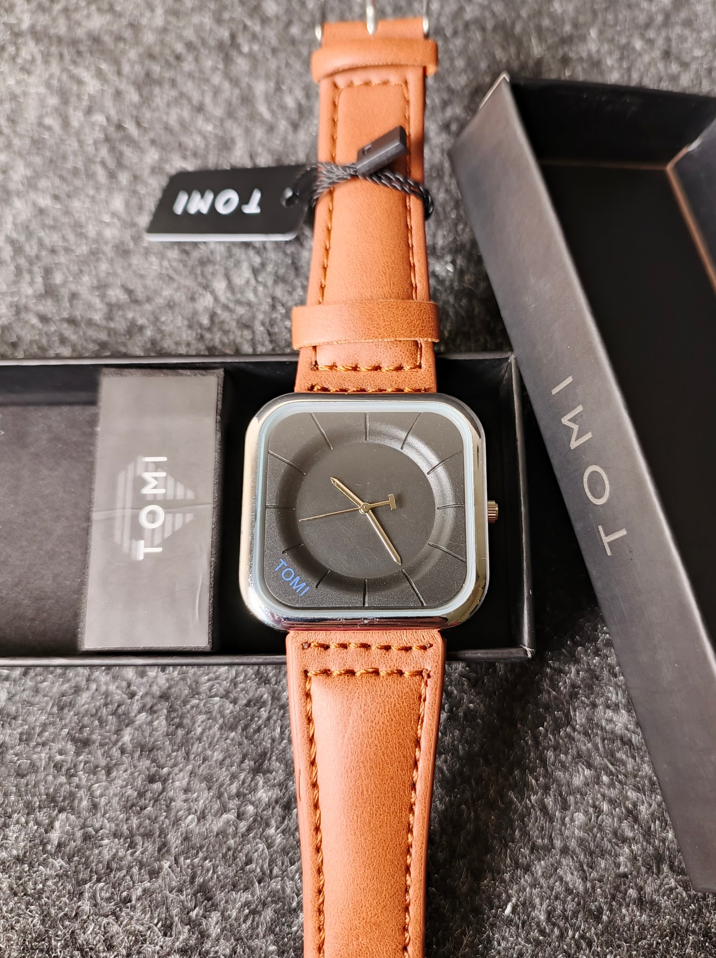 TOM BLACK & BROWN